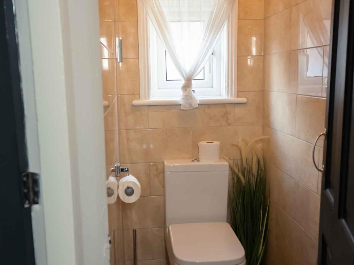 Pass The Keys Amazing, Newly Renovated 5Bedroom House Sleeps 10 Scarborough Exterior photo
