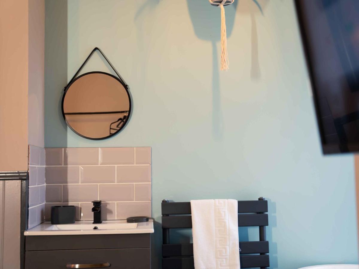 Pass The Keys Amazing, Newly Renovated 5Bedroom House Sleeps 10 Scarborough Exterior photo