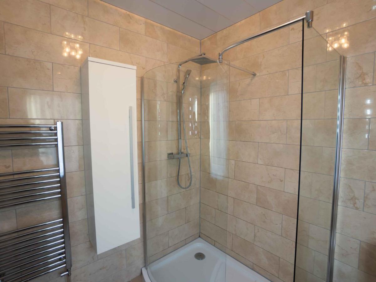 Pass The Keys Amazing, Newly Renovated 5Bedroom House Sleeps 10 Scarborough Exterior photo