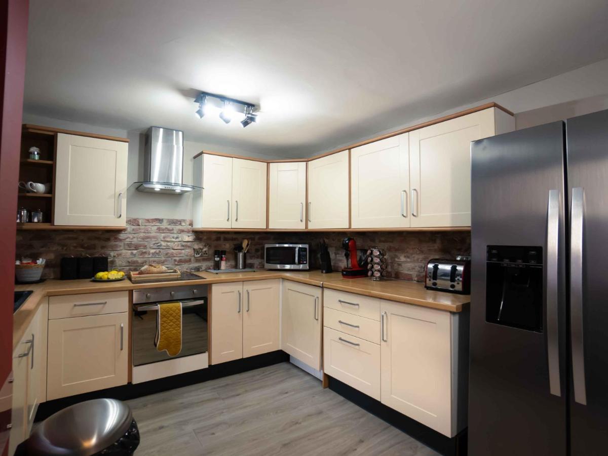 Pass The Keys Amazing, Newly Renovated 5Bedroom House Sleeps 10 Scarborough Exterior photo